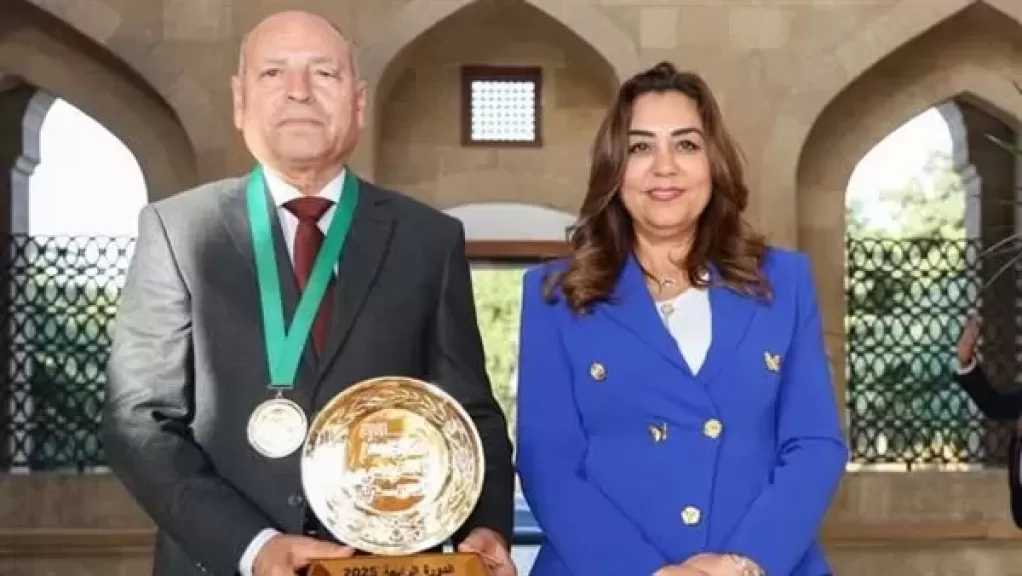 وزيرة التنمية المحلية تهنئ محافظ القاهرة لفوزه بجائزة أفضل محافظ عربي