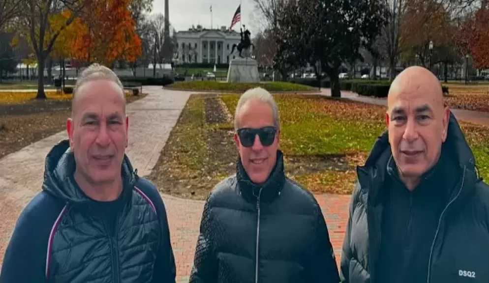 الدرندلي والتوأم حسن أمام البيت الأبيض قبل سحب قرعة كأس العالم بأمريكا