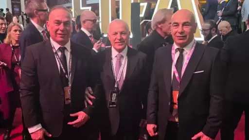 هاني أبو ريدة وحسام وإبراهيم حسن في حفل سحب قرعة كأس العالم بأمريكا