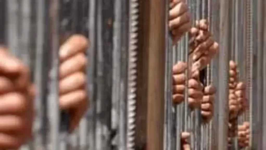 ضبط شخص تعدى على اثنين آخرين بالإسكندرية