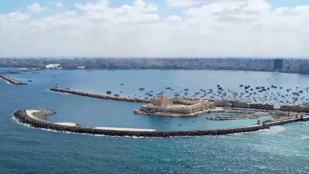 للتعامل مع التأثيرات السلبية لتغير المناخ.. الرى تتابع مشروعات حماية الشواطئ