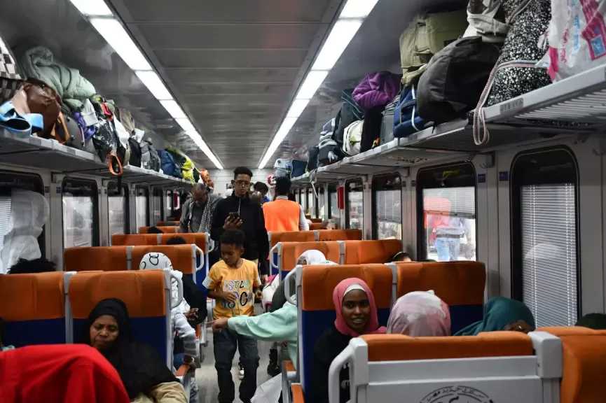 السكة الحديد: 1028 راكبا انطلقوا إلى أسوان صباح اليوم تمهيدا للعودة إلى وطنهم