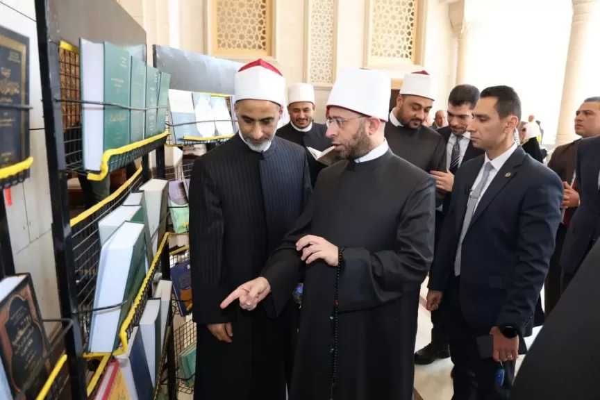 وزير الأوقاف يتفقد معرض المجلس الأعلى للشئون الإسلامية على هامش المسابقة العالمية للقرآن الكريم