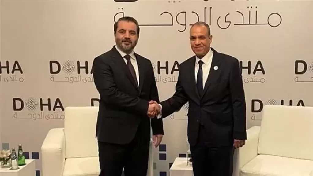 وزير الخارجية يلتقي نظيره السوري على هامش أعمال منتدى الدوحة