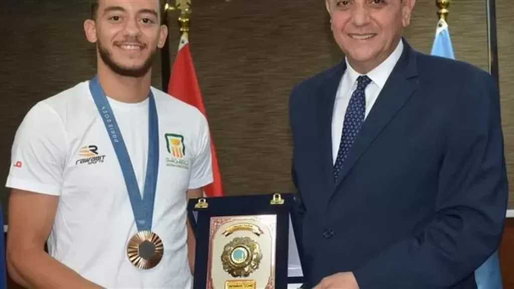 محافظ الغربية يهنئ البطل الأولمبي محمد السيد ويؤكد: ذهبية مستحقة