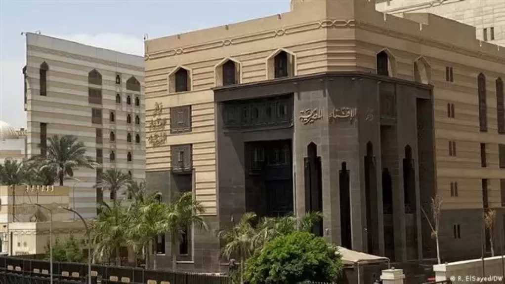 ما حكم عقوق الوالدين؟.. أمين الفتوى يجيب