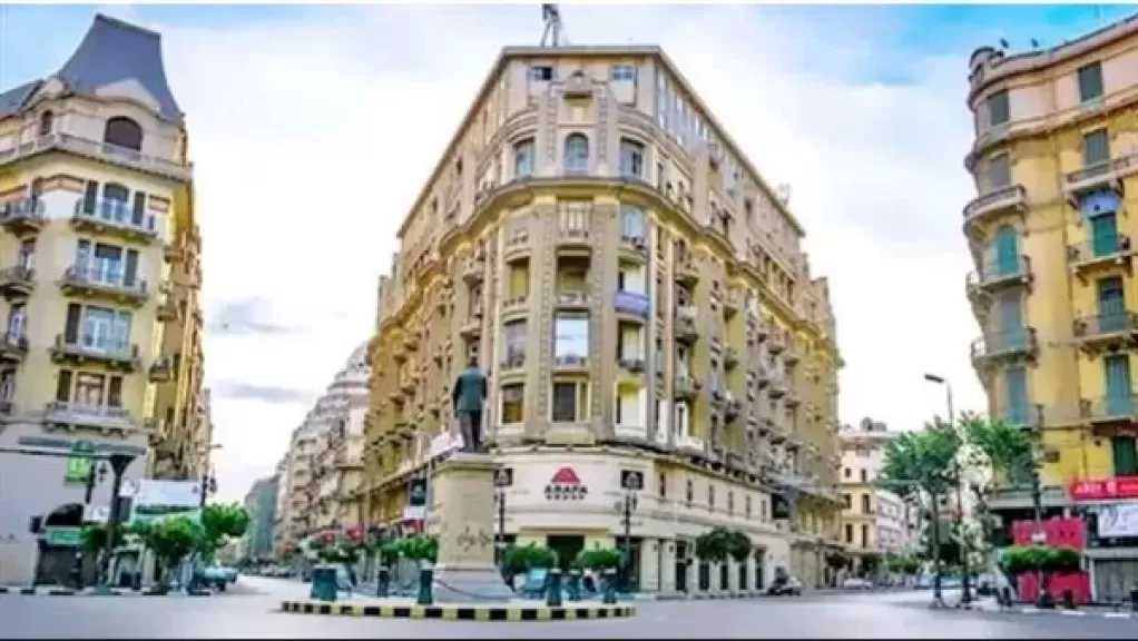 وزير الإسكان يكشف حقيقة بيع ”وسط البلد”وموقف مباني الوزارات القديمة