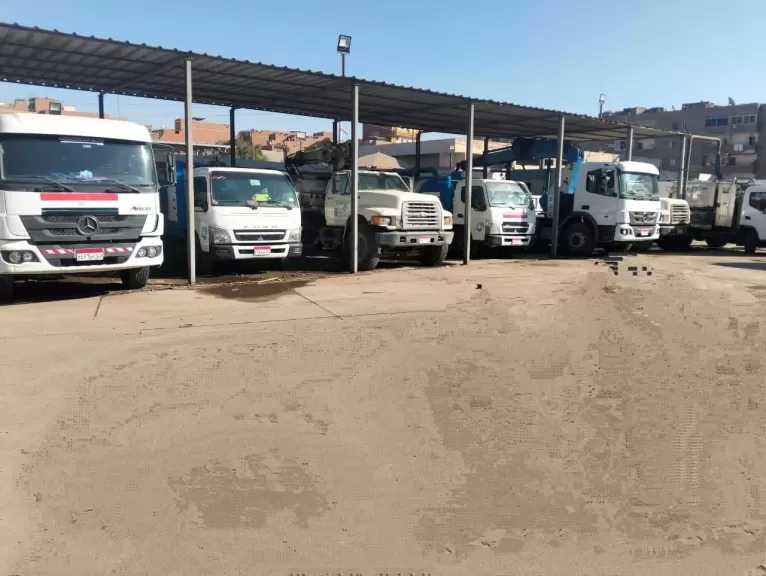 64 سيارة ومعدة لشفط مياه الأمطار في الفيوم