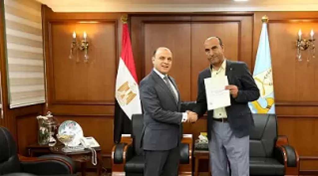 محافظ كفرالشيخ: انتهينا من تسليم 1530 عقد تقنين أراضي الدولة