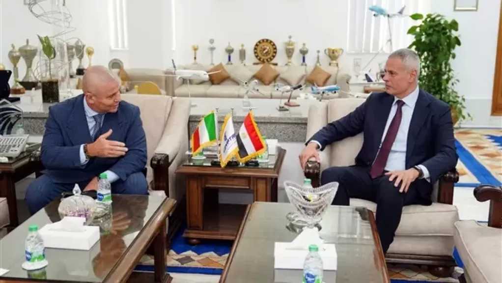 رئيس مصر للطيران يلتقي سفير إيطاليا لبحث التعاون وزيادة الرحلات بين البلدين