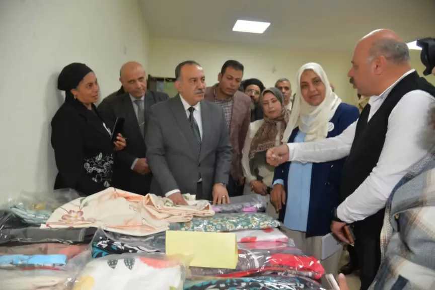 محافظ أسيوط يفتتح مشغل خياطة في منفلوط ويعلن التوسع في مبادرات التمكين الاقتصادي بالقرى