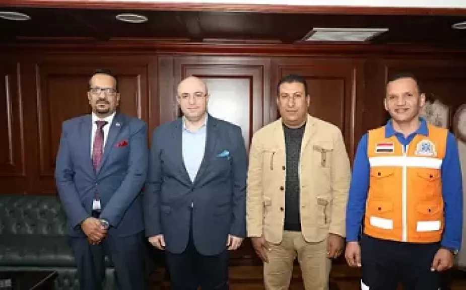 محافظ بني سويف يكرم مشرف بالإسعاف لإنقاذه عامل نظافة تعرض لتوقف تنفس مفاجئ أثناء عمله