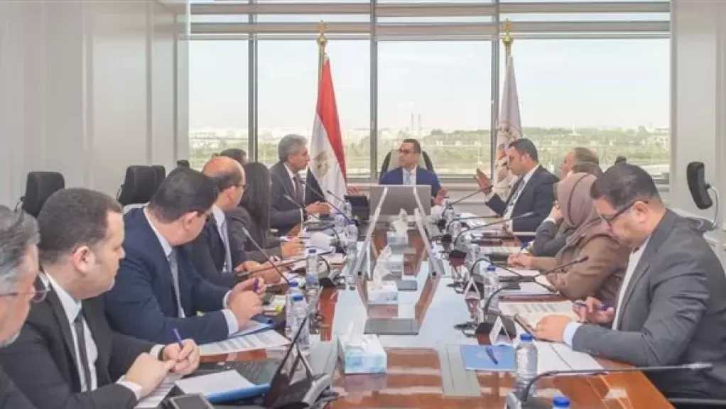 3 وزراء يناقشون آليات تعزيز الاستثمار في قطاع السياحة