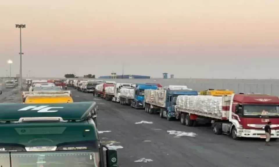 الهلال الأحمر: قافلة ”زاد العزة” الـ90 تحمل أطنانا من المساعدات للفلسطينيين