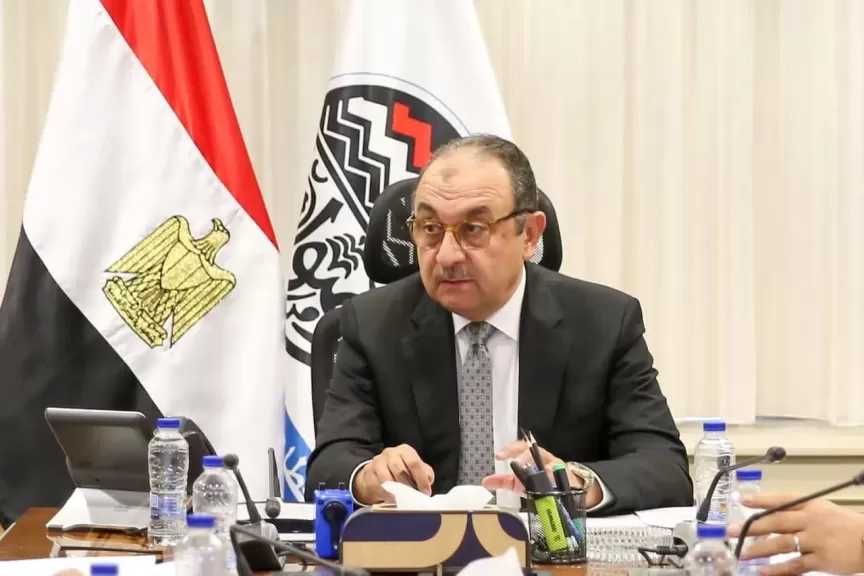 وزير قطاع الأعمال يجتمع بمسؤولي مركز المعلومات لمتابعة عدد من ملفات العمل.. ويؤكد على تعزيز الحوكمة والتحول الرقمي