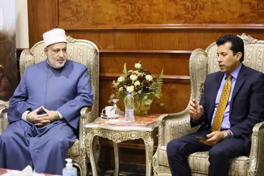 الضويني يهنئ وزير الرياضة لاختياره رئيسا للجنة الحكومية الدولية للتربية البدنية باليونسكو