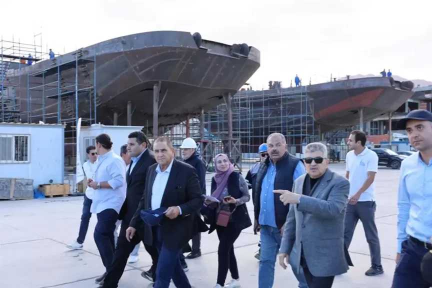 قناة السويس تتسلم القاطرتين عزم 3و4 نهاية ديسمبر