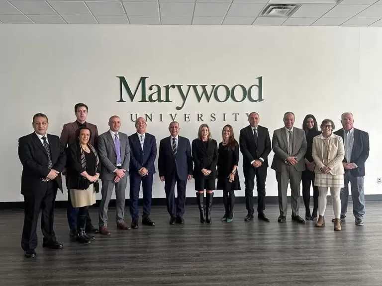 الأكاديمية العربية وجامعة ماري وود يعززان التعاون والبرامج المشتركة لخدمة الطلاب