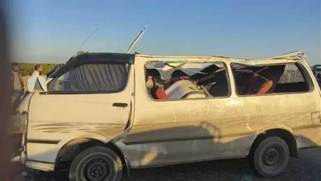 مصرع 3 أشخاص وإصابة 15 في تصادم أتوبيس وميكروباص بالبحيرة