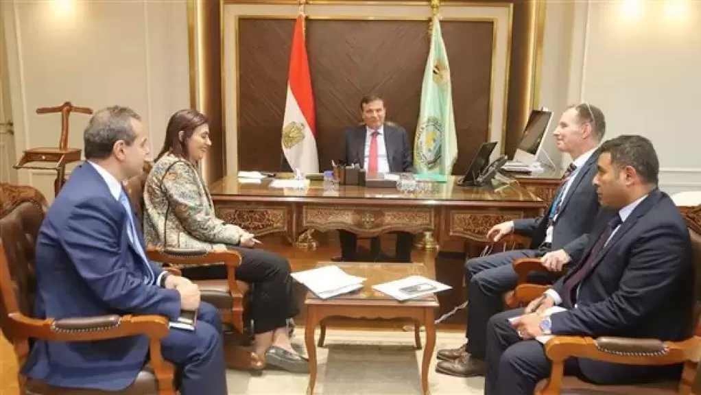 وزير الزراعة يتابع مع مدير برنامج الأغذية العالمي بمصر مشروعات التعاون المشترك