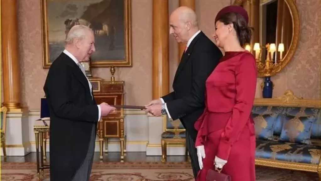 السفير المصرى فى لندن يقدم أوراق اعتماده للملك تشارلز الثالث ملك المملكة المتحدة
