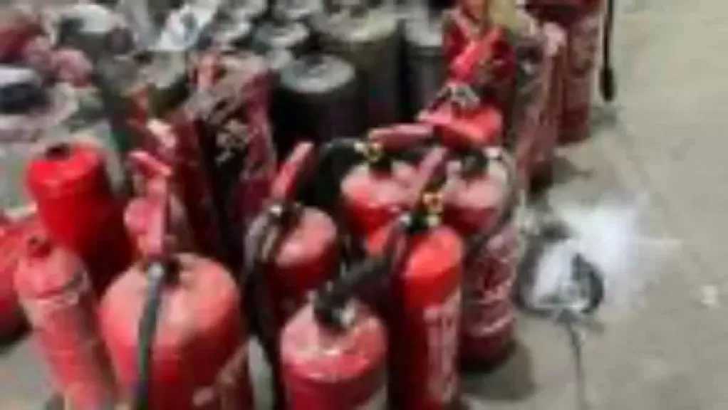 ضبط مصنع لإنتاج طفايات حريق مغشوشة بالمرج