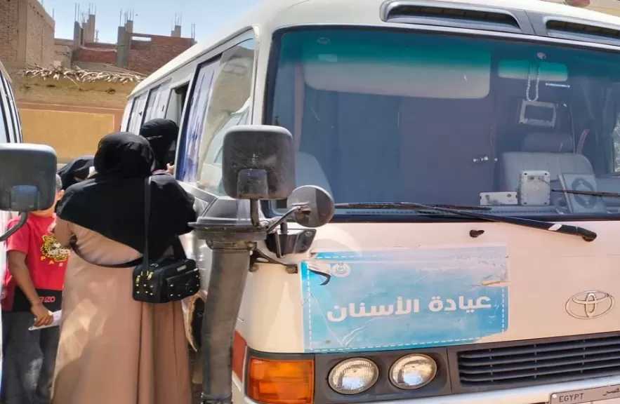 إطلاق 3 قوافل طبية مجانية ضمن مبادرة حياة كريمة لخدمة أهالي طهطا والمنشاة