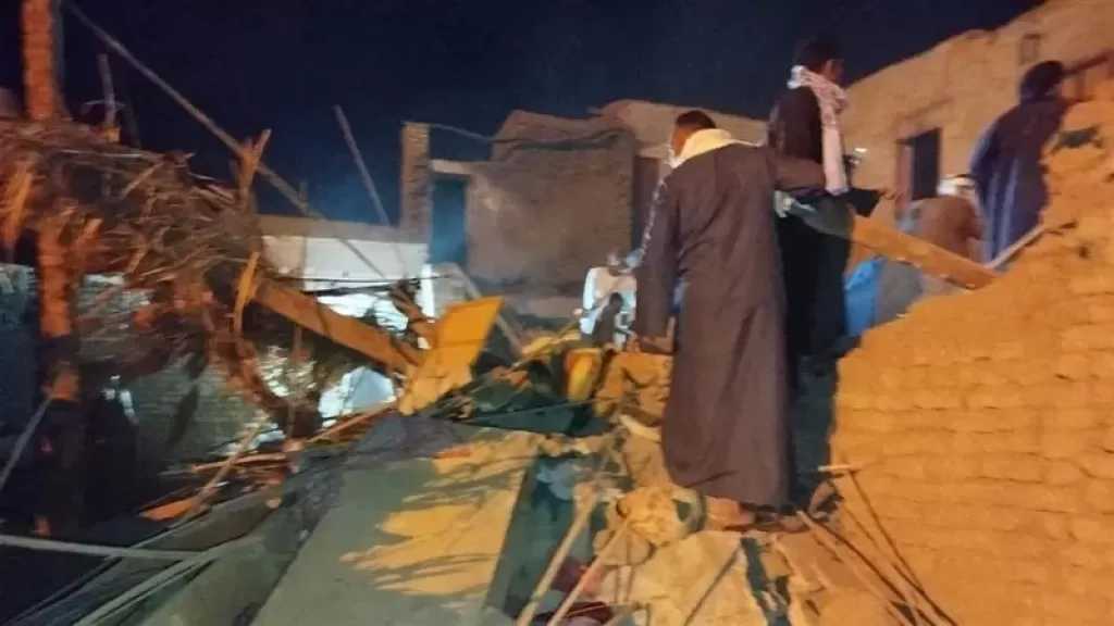 مصرع وإصابة 5 أفراد من أسرة واحدة انهار عليهم منزلهم في قرية الدير بالأقصر