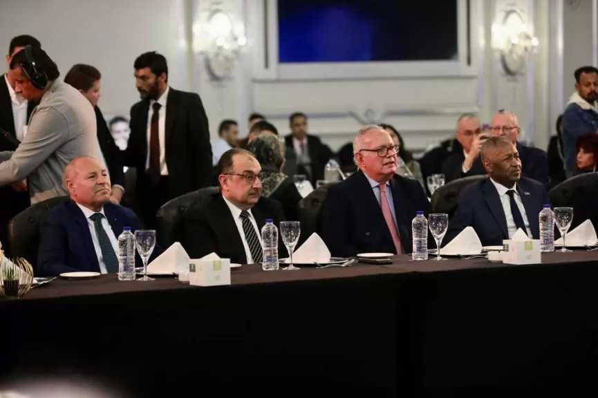 وزير قطاع الأعمال العام يستعرض فرصا استثمارية واعدة في مختلف القطاعات التابعة