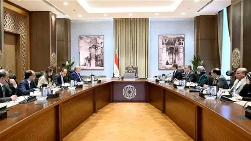 الحكومة تبحث وضع حلول جذرية للمشكلات المالية لـ”ماسبيرو” والصحف القومية