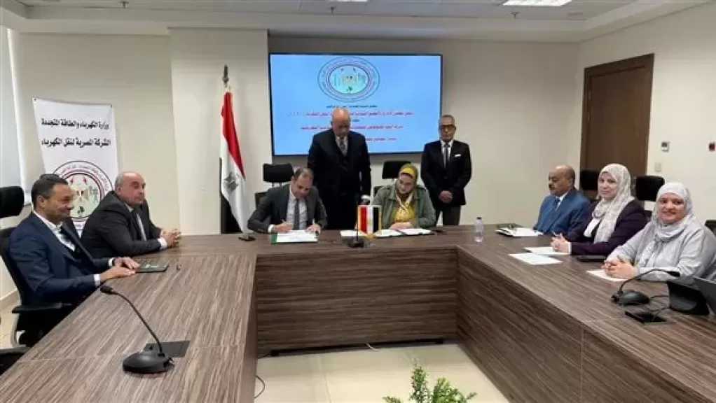 المصرية لنقل الكهرباء توقع عقد لدعم مشروعاتها في شمال ووسط سيناء