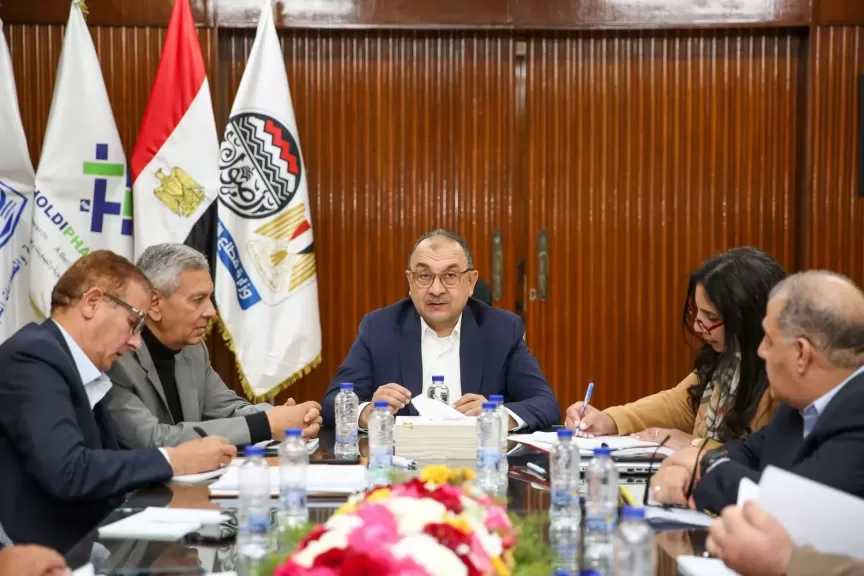 وزير قطاع الأعمال: مشروعات لتوطين صناعة المواد الخام الفعالة والمستحضرات البيولوجية والمستلزمات الطبية