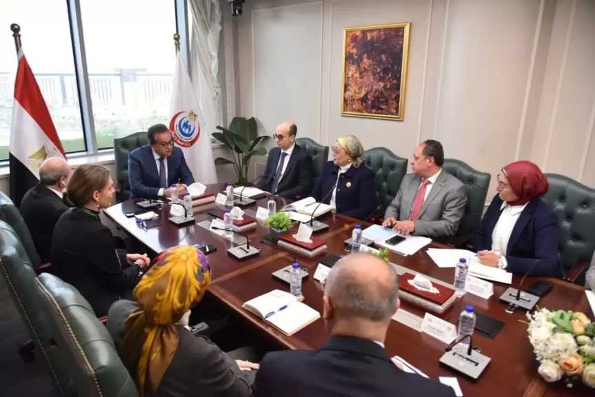 وزير الصحة يلتقي وفد شركة «كلينيلاب» لبحث سبل التعاون في مراقبة مياه الشرب والصرف الصحي