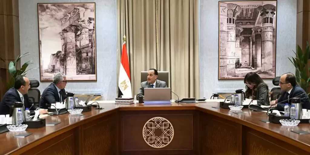 رئيس الوزراء يتابع مستجدات العمل بالمنطقة الاقتصادية لقناة السويس وجهود جذب الاستثمارات
