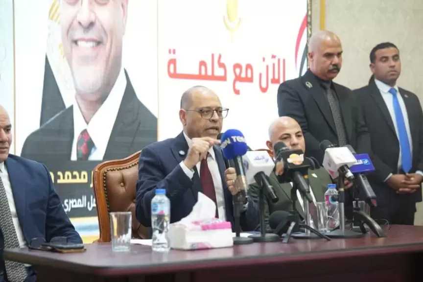 وزير العمل يواصل لقاءاته مع أصحاب الأعمال لإنفاذ ”القانون الجديد”