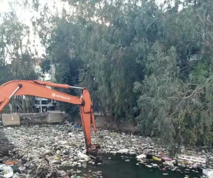 بعد زيارة المحافظ.. حملة فورية لتطهير ترعة قرية تلبانة بالدقهلية