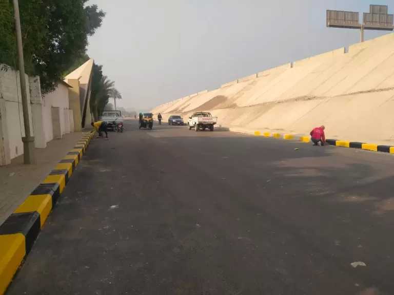 محافظ الجيزة يتابع أعمال رصف وتطوير طريق الشورى لربط طريق أسيوط الزراعي بمدخل البدرشين