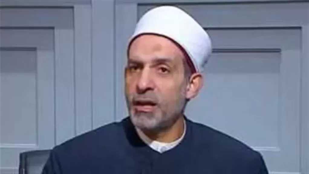 ما صحة مقولتي “اللي يحب ربّه يحبِّب فيه خلقه” و”الضرورات تبيح المحظورات” ؟