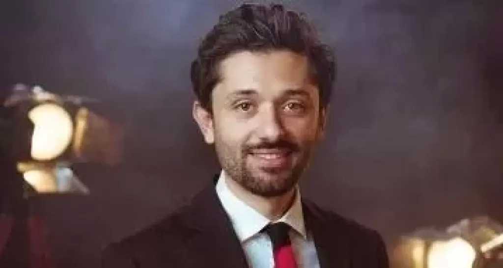 كريم محمود عبدالعزيز ينشر الأغنية الدعائية لفيلم طلقني