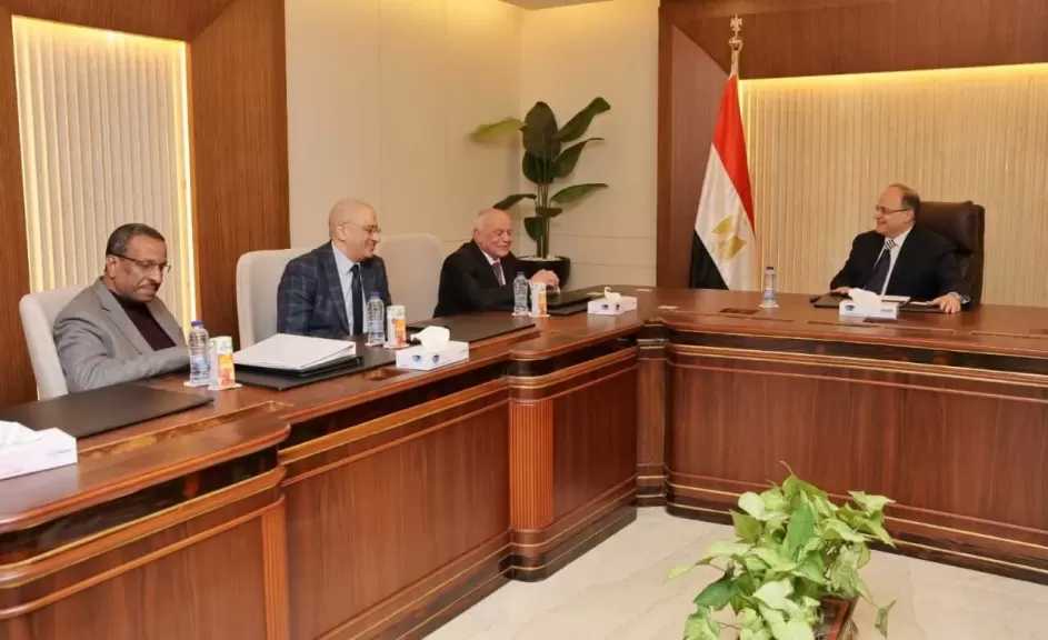 رئيس هيئة الدواء المصرية يبحث مع ممثلي شركة إنراد تعزيز التعاون في مجال التكنولوجيا الطبية