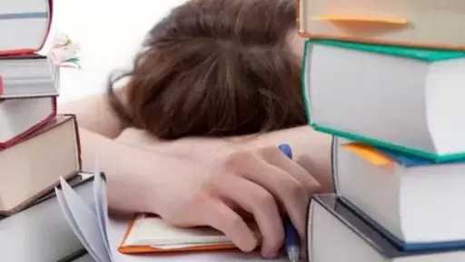 إزاى تحسنى جودة نوم طفلك خلال فترة الامتحانات؟.. 5 نصائح عملية