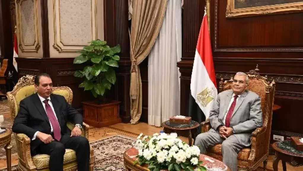 وزير شئون المجالس النيابية السابق يقدم التهنئة لرئيس مجلس الشيوخ