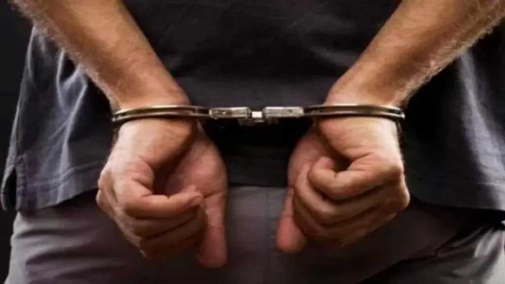 الحبس سنة مع الإيقاف للمتهم بهتك عرض طليقته أمام ابنته بالتجمع