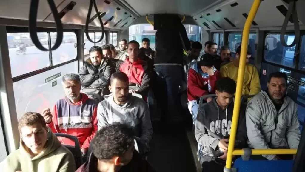 النقل تنشر صور إقبال كثيف للمواطنين على استخدام الأتوبيس الترددي السريع BRT