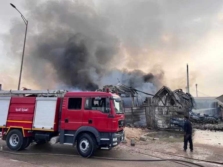 حريق مصنع مواد غذائية والحماية المدنية تسيطر على النيران في أكتوبر