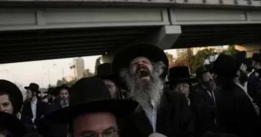 الحريديم يهاجمون حافلة جنود خلال مواجهات فى القدس