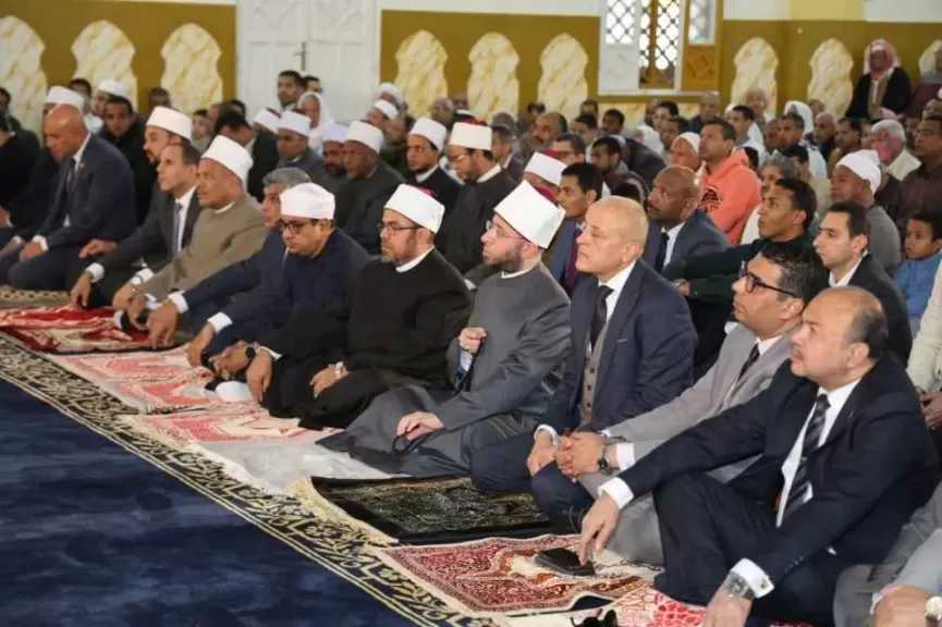 وزير الأوقاف ومحافظ الأقصر يؤديان صلاة الجمعة بمسجد السيد يوسف الحجاجي