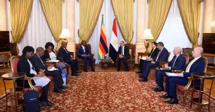 وزير الخارجية يعقد مباحثات مع نظيره الزيمبابوي لتعزيز التعاون الثنائي