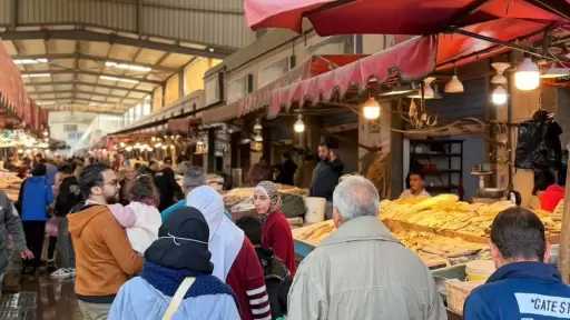 رواج سياحي وتجاري واسع في ميادين وأسواق بورسعيد الجمعة