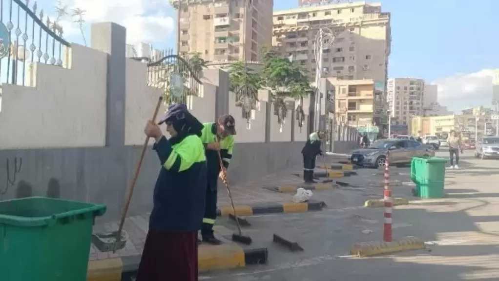 تكثيف حملات النظافة والتجميل بشوارع وميادين كفر الشيخ.. صور